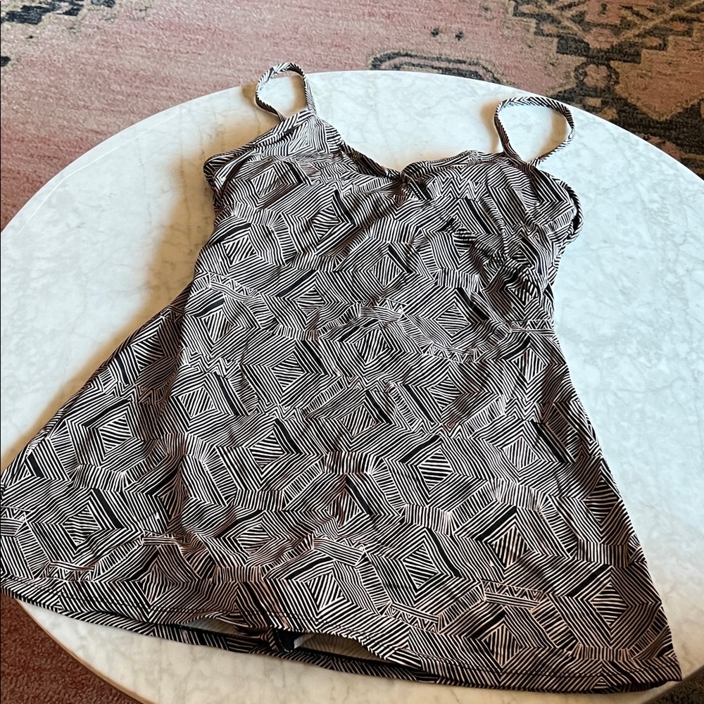 Geometric Patterned swim Dress 🖤🕶️